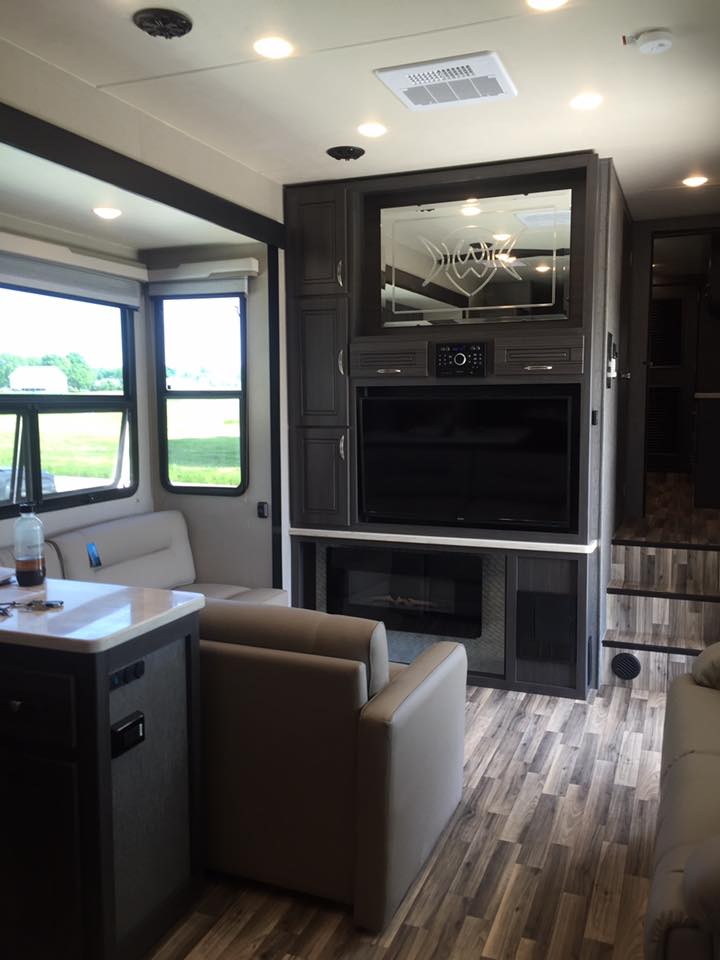 Weekend Warrior 4250W Interior Living Room