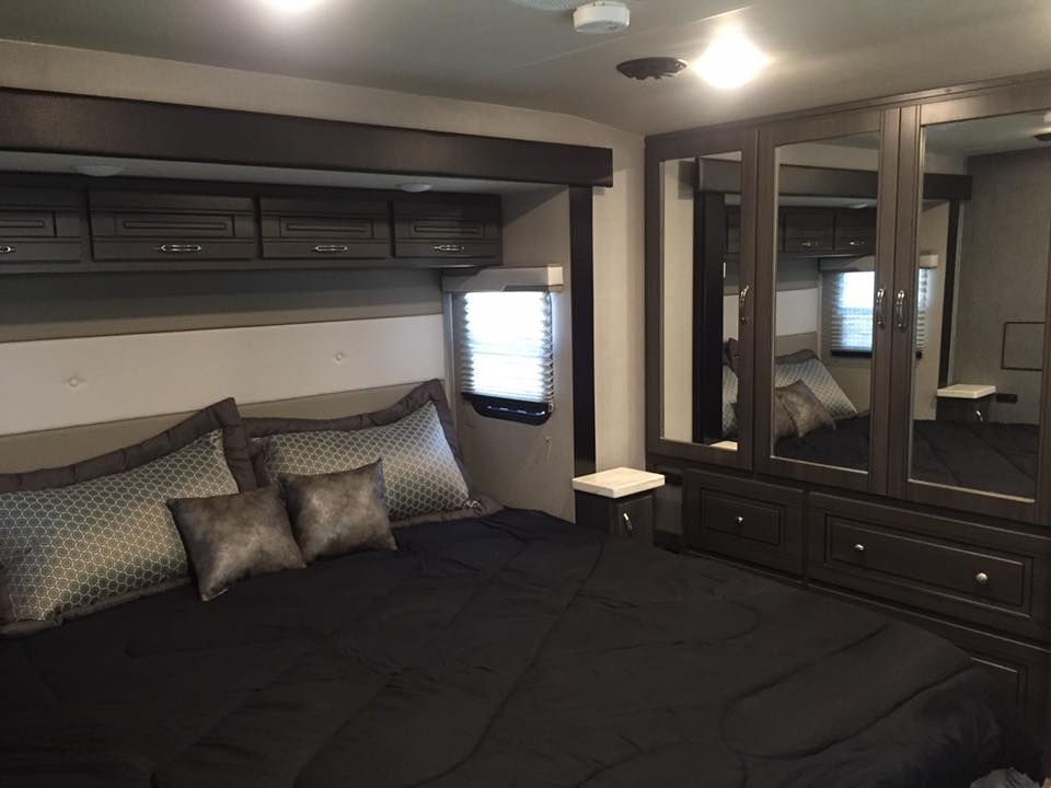 Weekend Warrior 4250W Interior Bedroom